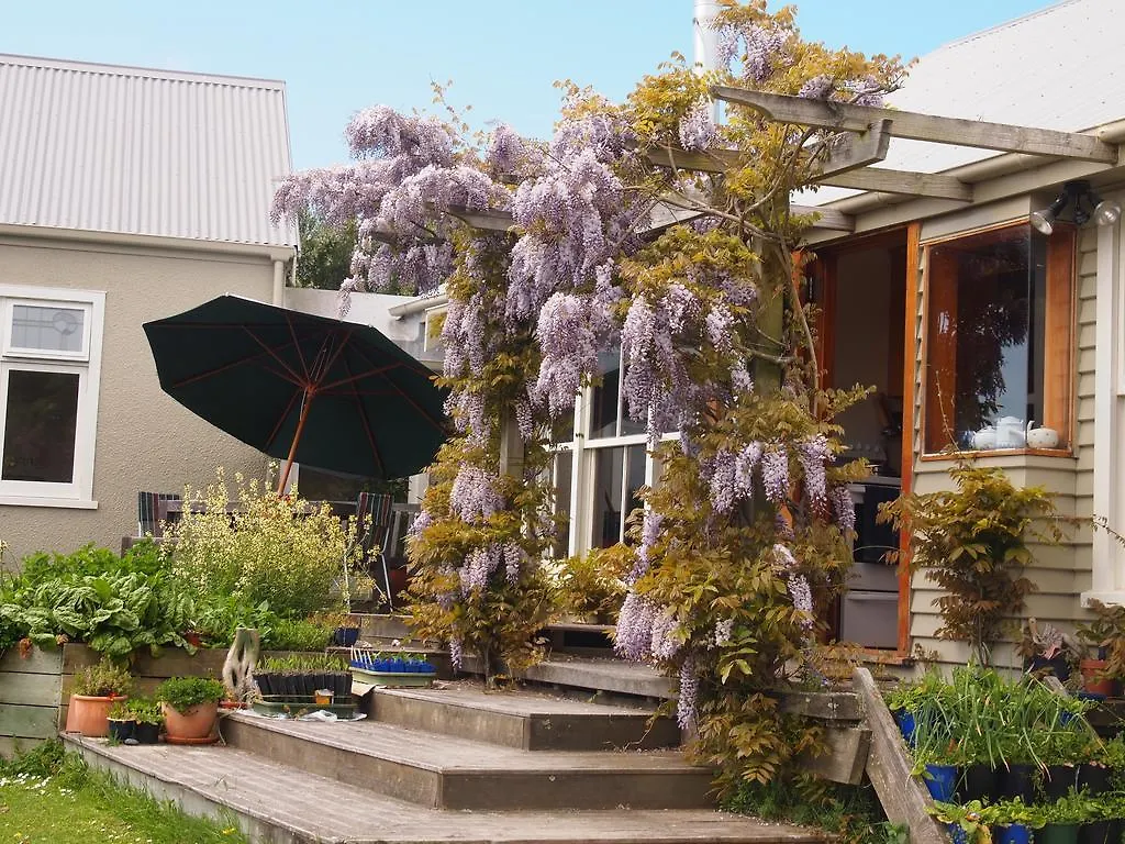 Featherstone B&B 3*, Christchurch New Zealand